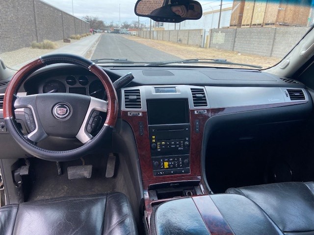 2008 Cadillac Escalade Image 10
