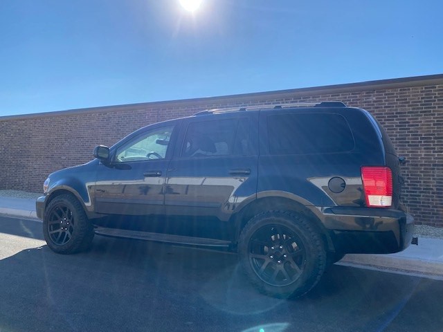 2008 Chrysler Aspen Image 3