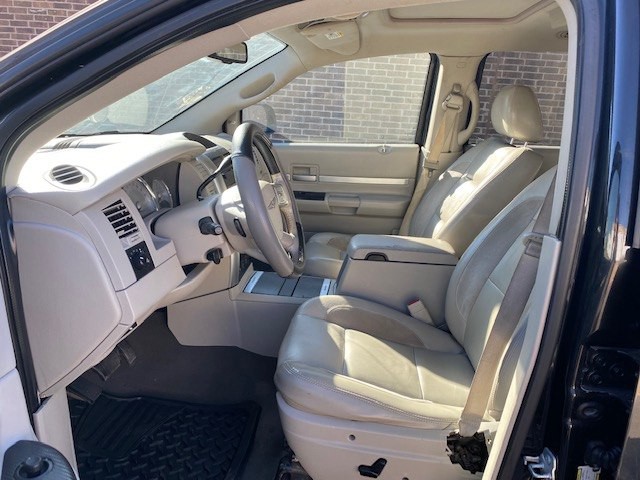 2008 Chrysler Aspen Image 7