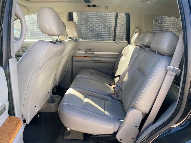 2008 Chrysler Aspen Image 8