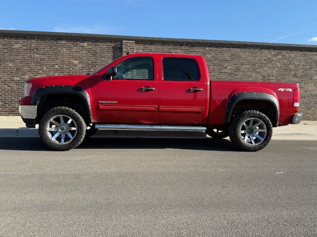 2011 GMC Sierra Image 2