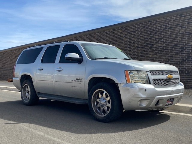 2012 Chevrolet Suburban Image 3