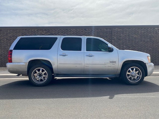 2012 Chevrolet Suburban Image 4