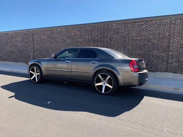 2010 Chrysler 300 Image 3