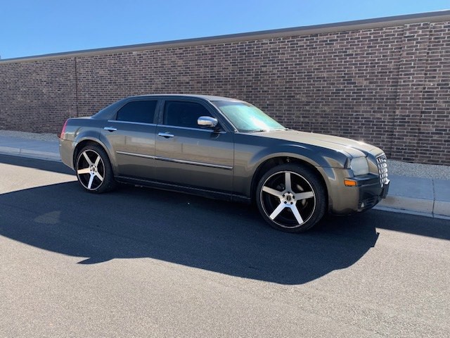 2010 Chrysler 300 Image 4