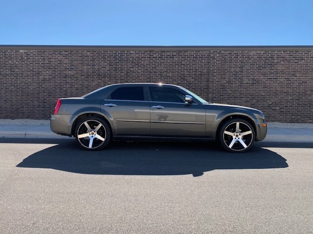 2010 Chrysler 300 Image 5