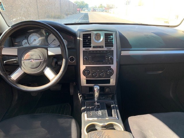 2010 Chrysler 300 Image 9