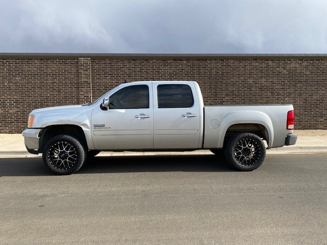 2011 GMC Sierra Image 2
