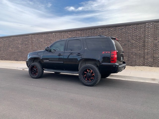 2011 Chevrolet Tahoe Image 3