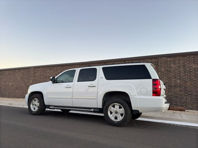 2011 Chevrolet Suburban Image 3