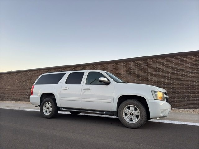 2011 Chevrolet Suburban Image 4