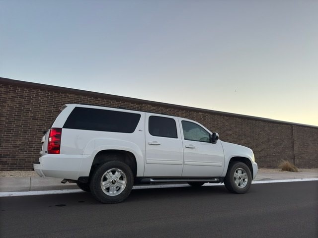 2011 Chevrolet Suburban Image 6