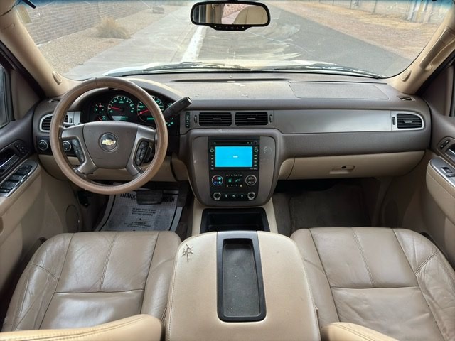 2011 Chevrolet Suburban Image 10