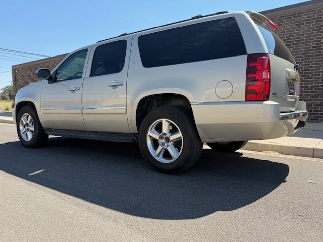 2014 Chevrolet Suburban Image 3