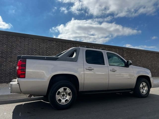 2009 Chevrolet Avalanche Image 6