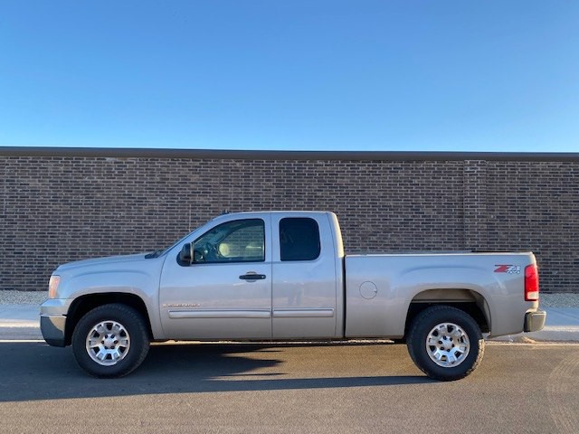 2007 GMC Sierra Image 2