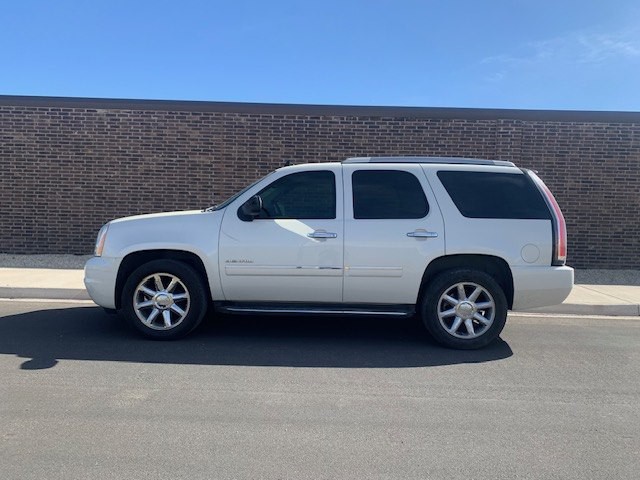 2014 GMC Yukon Image 2