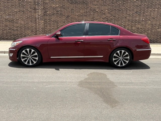 2013 Hyundai Genesis Image 2