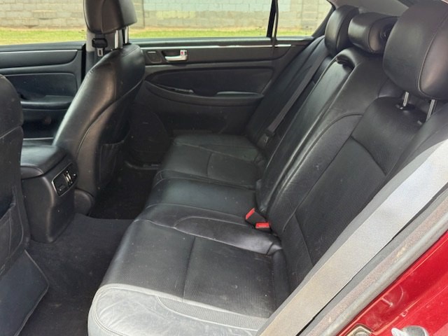 2013 Hyundai Genesis Image 8