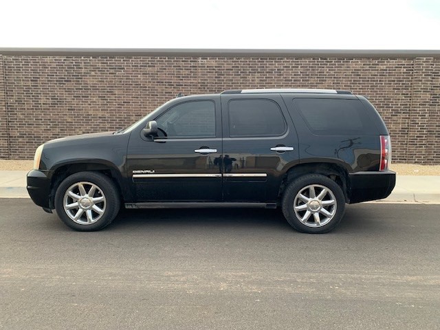 2011 GMC Yukon Image 2