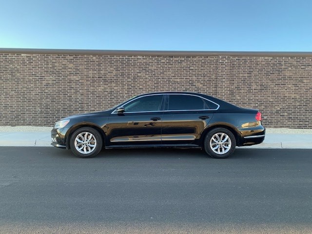 2016 Volkswagen Passat Image 2