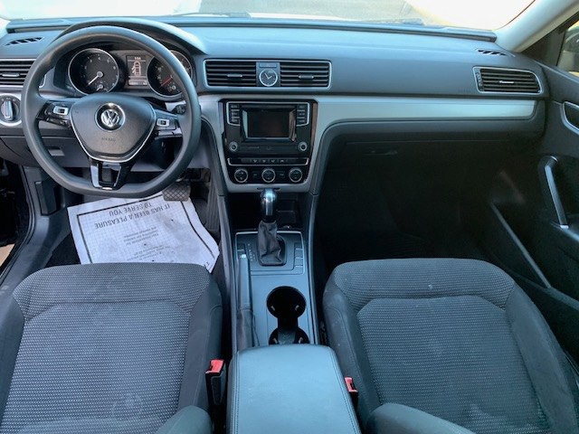 2016 Volkswagen Passat Image 9