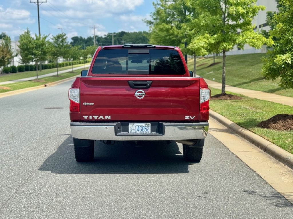 2017 Nissan Titan Image 5