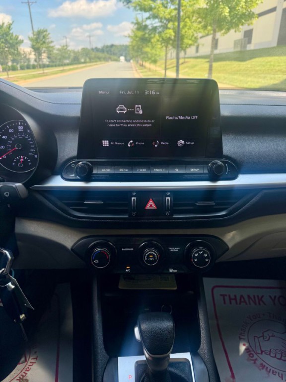 2022 Kia Forte Image 9
