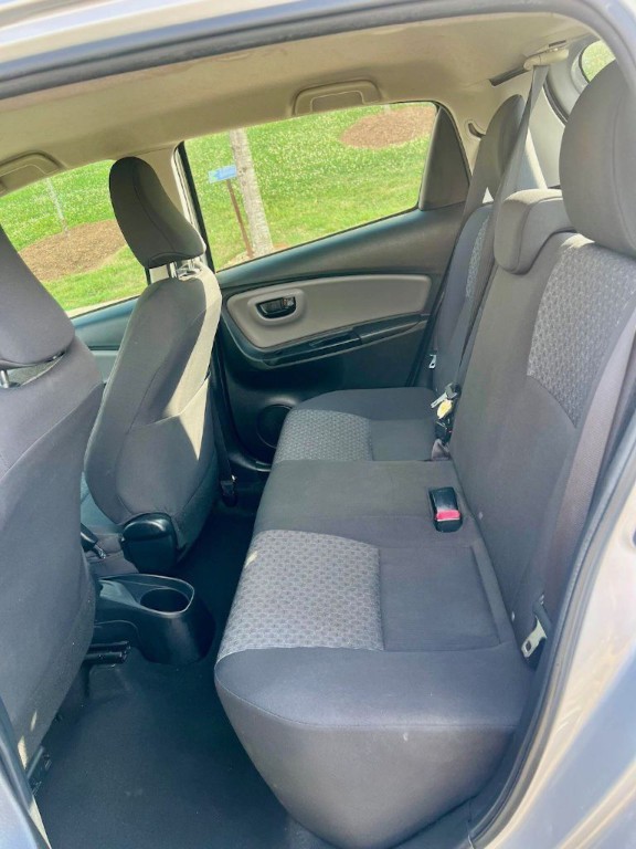 2017 Toyota Yaris Image 5