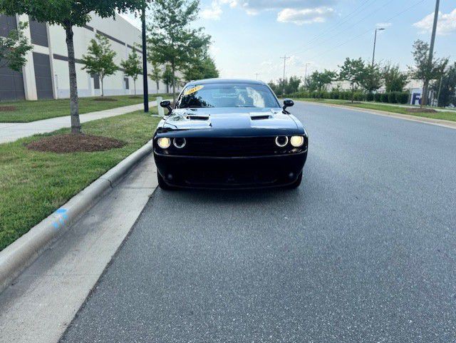 2018 Dodge Challenger Image 2
