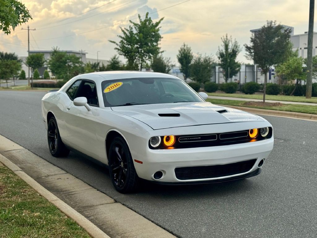 2016 Dodge Challenger Image 2