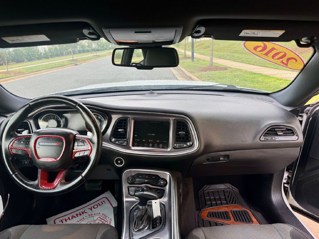 2016 Dodge Challenger Image 7
