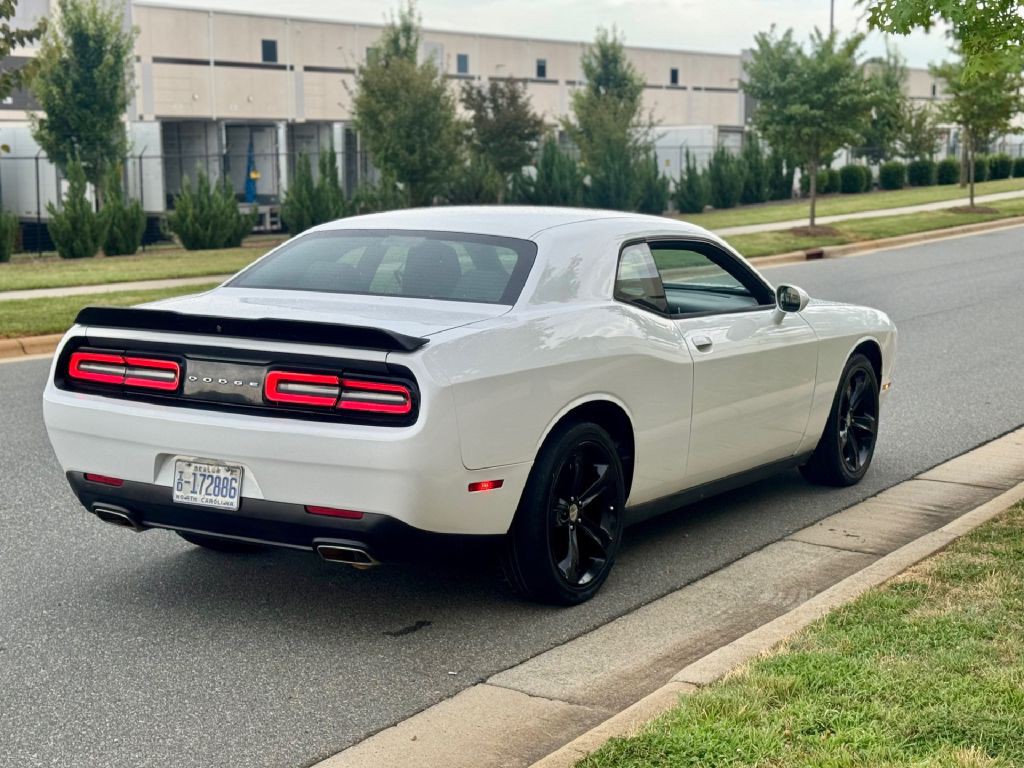 2016 Dodge Challenger Image 9