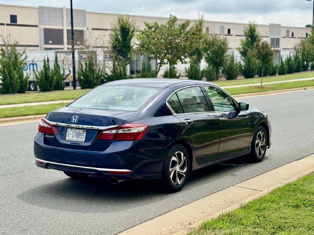 2017 Honda Accord Image 11