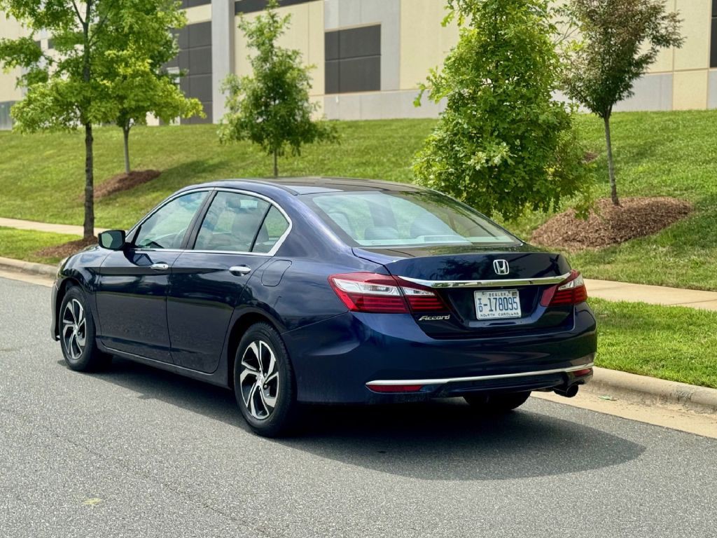 2017 Honda Accord Image 12