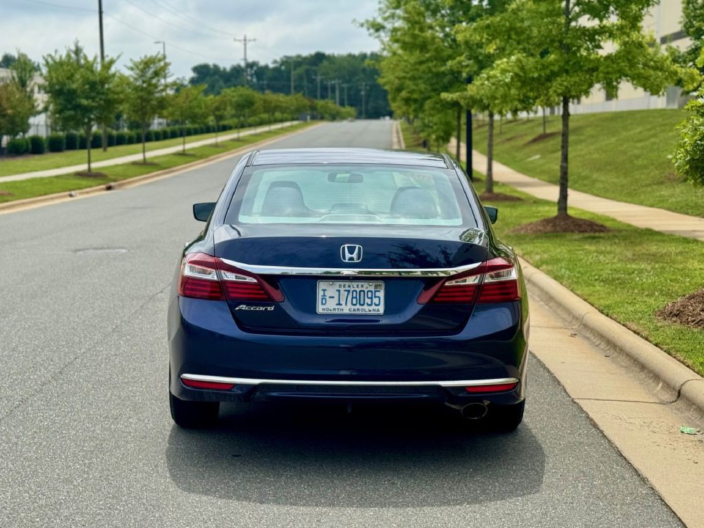 2017 Honda Accord Image 13