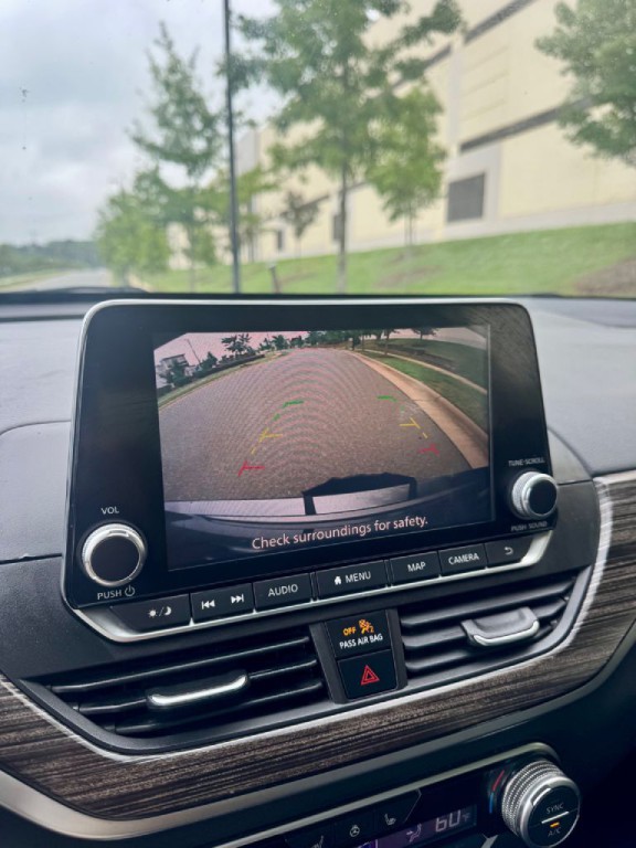2020 Nissan Altima Image 8