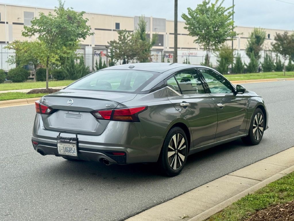 2020 Nissan Altima Image 10