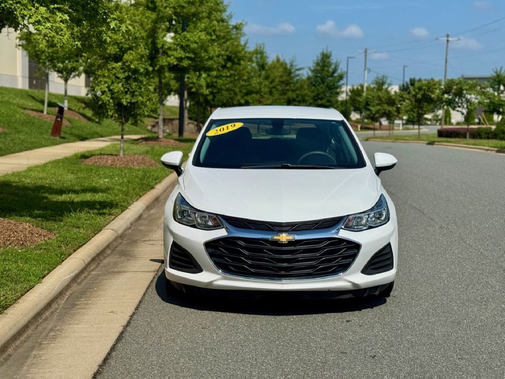 2019 Chevrolet Cruze Image 1