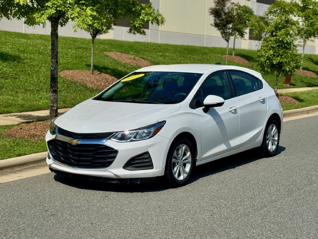 2019 Chevrolet Cruze Image 2