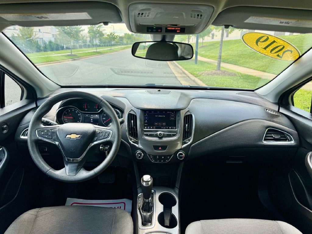 2019 Chevrolet Cruze Image 8