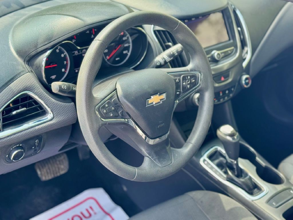 2019 Chevrolet Cruze Image 10