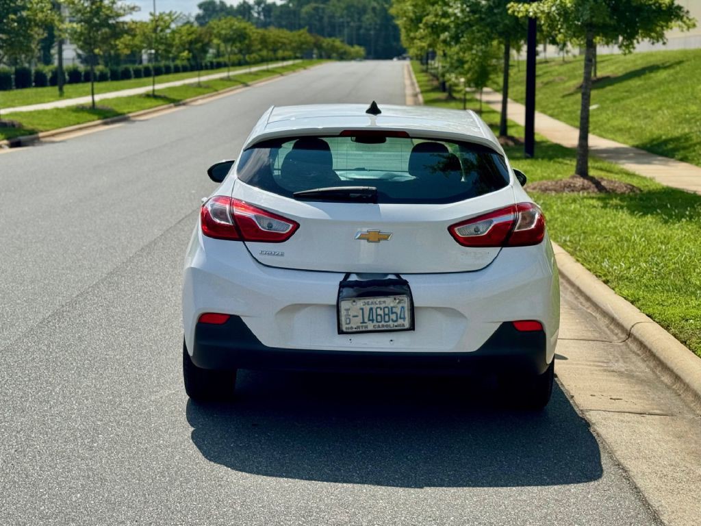 2019 Chevrolet Cruze Image 12
