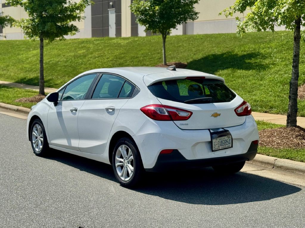 2019 Chevrolet Cruze Image 13