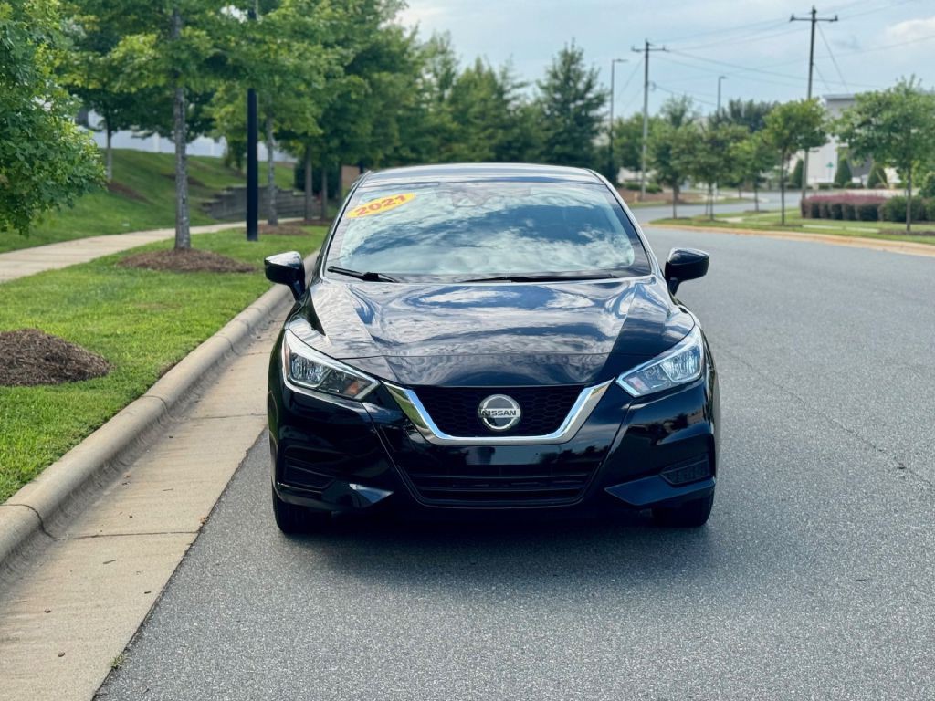 2021 Nissan Versa Image 1