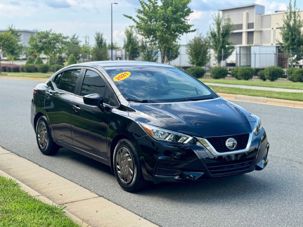2021 Nissan Versa Image 2