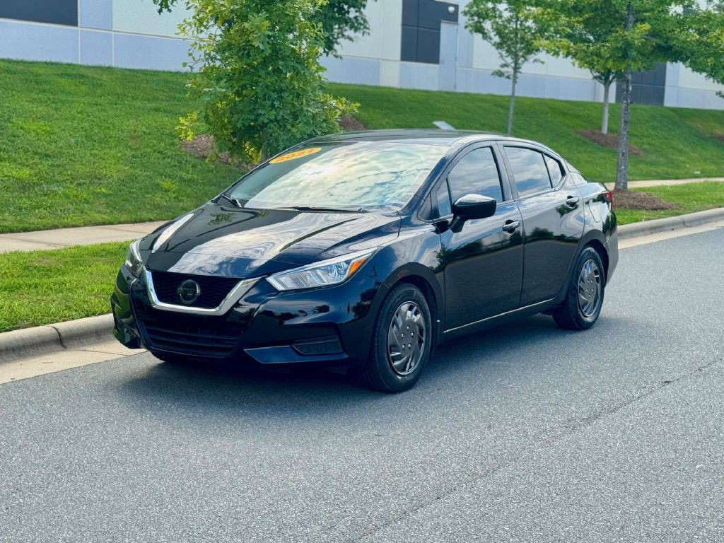 2021 Nissan Versa Image 3