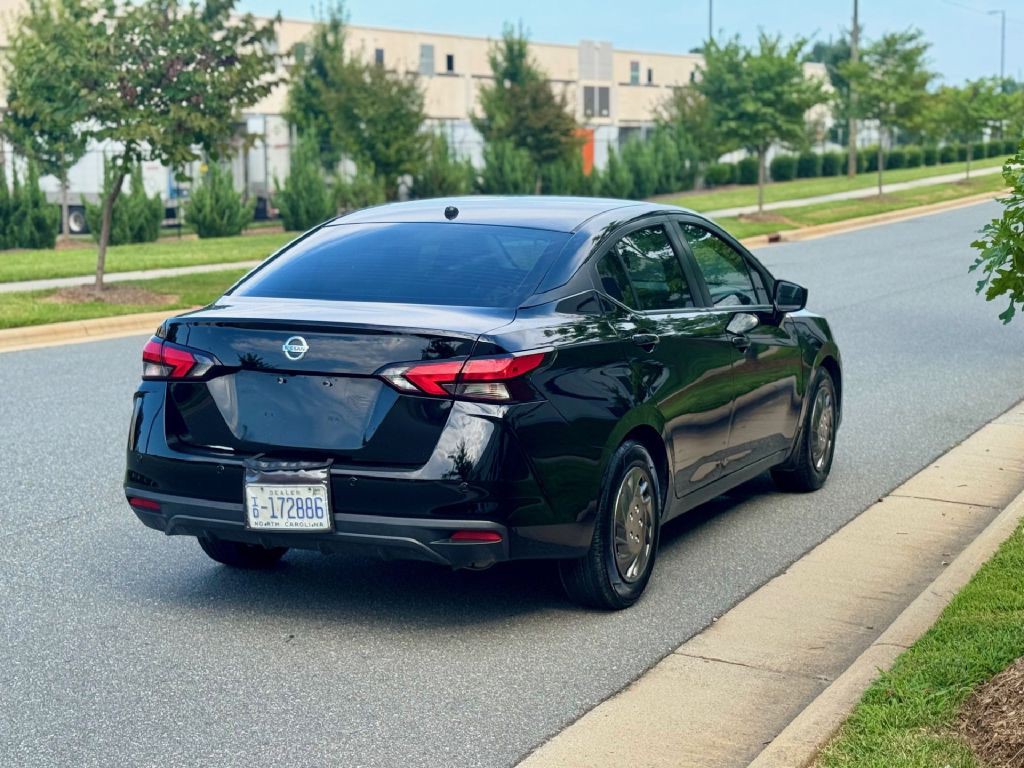 2021 Nissan Versa Image 10