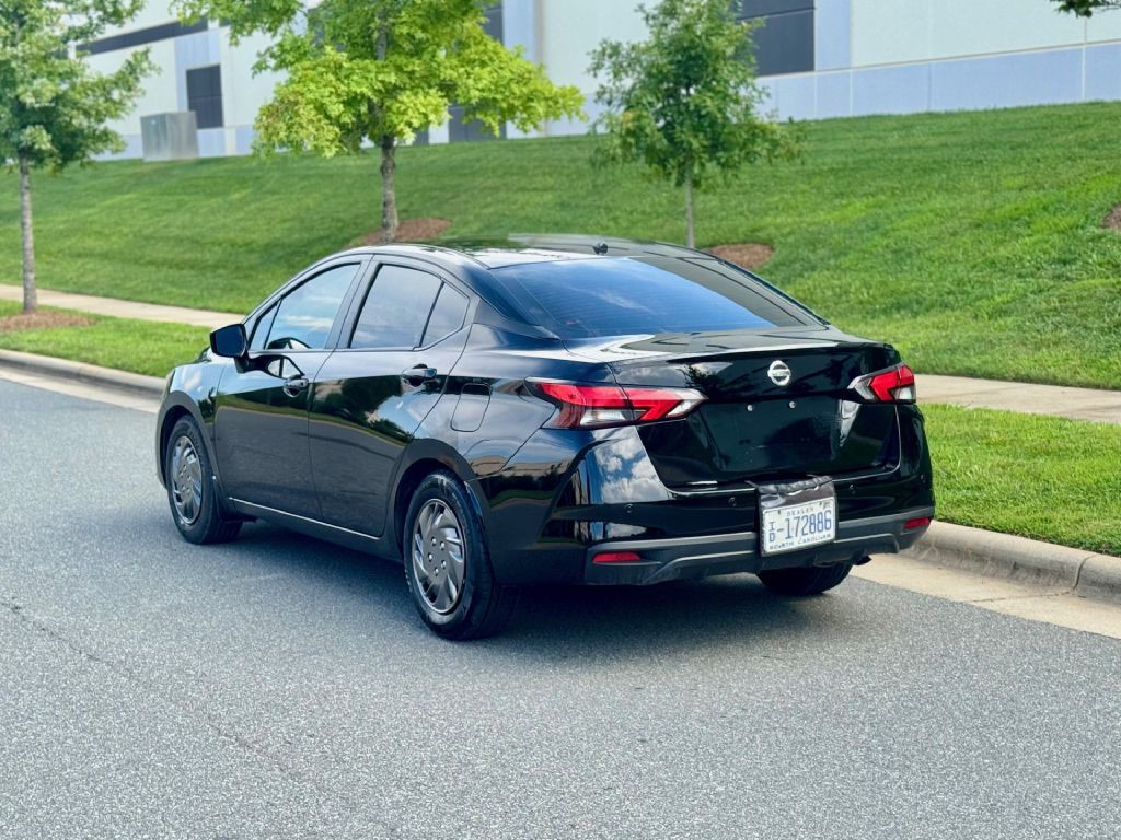 2021 Nissan Versa Image 12