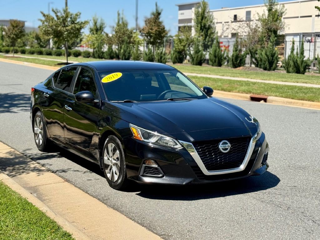 2019 Nissan Altima Image 2